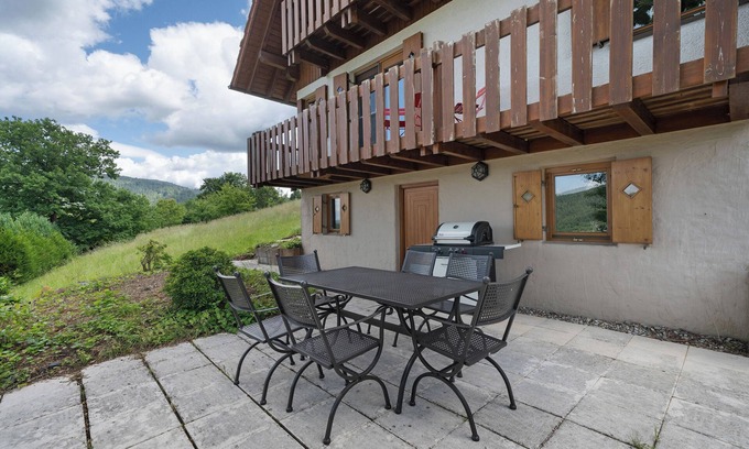 Haslach im Kinzigtal Casa | Casa de vacaciones 'Rotkreuz' con vistas a la montaña, terraza privada y Wi-Fi