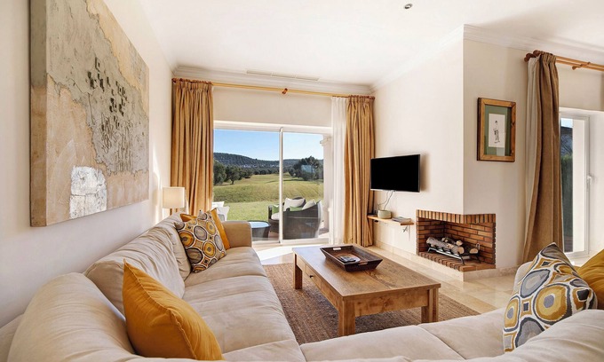 Arcos de la Frontera Casa | Casa de vacaciones "Adosado 2 dormitorios" con vistas a la montaña, piscina compartida y Wi-Fi