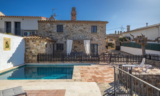Santa Cristina de Aro Casa | Casa de vacaciones 'Can Tarana' con vistas a la montaña, piscina privada y Wi-Fi