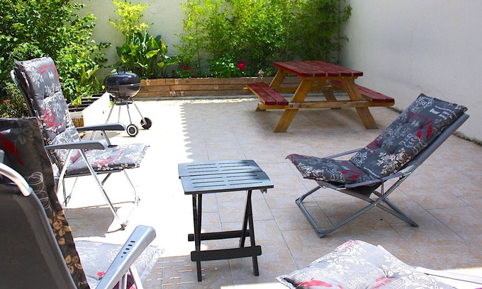 Beaumont-du-Perigord Casa | Holiday Home with private garden and terrace in Beaumont-du-Perigord