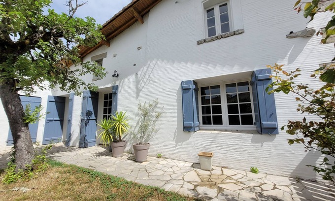 Saint-Palais-sur-Mer Casa | Casa de vacaciones 'Gite Du Houx' con terraza privada, jardín privado y Wi-Fi