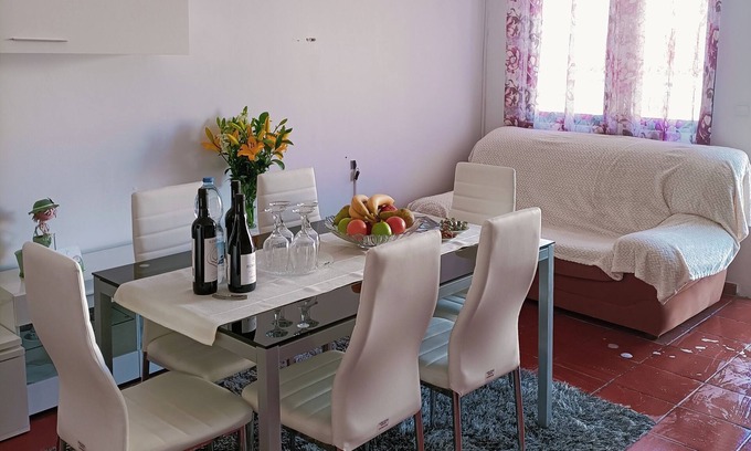 Vila Nova de Foz Coa Casa | Casa de vacaciones 'Valley T2 Duplex' con vistas a la montaña, Wi-Fi y aire acondicionado