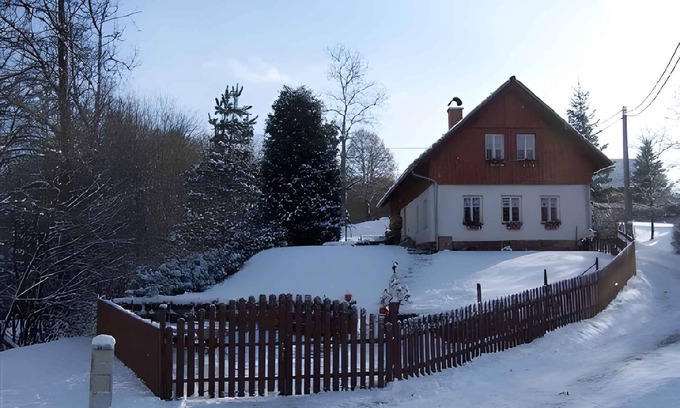 Roztoky u Jilemnice Casa | Casa vacacional con piscina descubierta