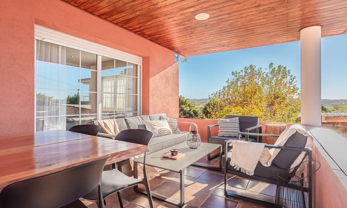 Caldes de Malavella Casa | Holiday Home 'El Roble' with Mountain View, Private Pool and Wi-Fi