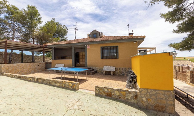 Fuentiduena de Tajo Casa | Casa de vacaciones 'Los Almendros' con piscina privada, Wi-Fi y aire acondicionado