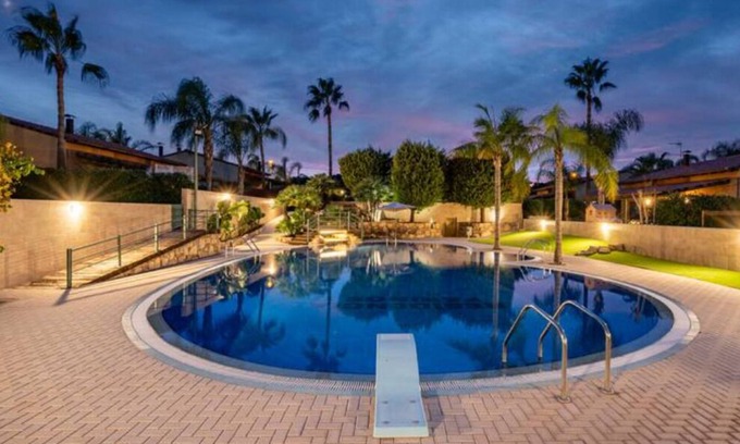 Riba-roja de Turia Chalet De Esquí | Holiday Home and Remote Work, 20 min From Valencia
