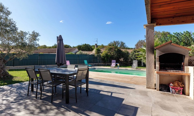 Les Pennes-Mirabeau Casa | Casa de vacaciones 'Maison Tout Confort' con piscina privada, Wi-Fi y aire acondicionado
