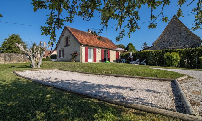 Saint-Andre-dAllas Casa | Holiday Home 'Gîte La Salamandre' with Private Outdoor Area