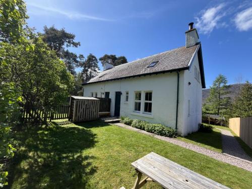 Alvie Casa | Holiday Home 2 Railway Cottage by Interhome