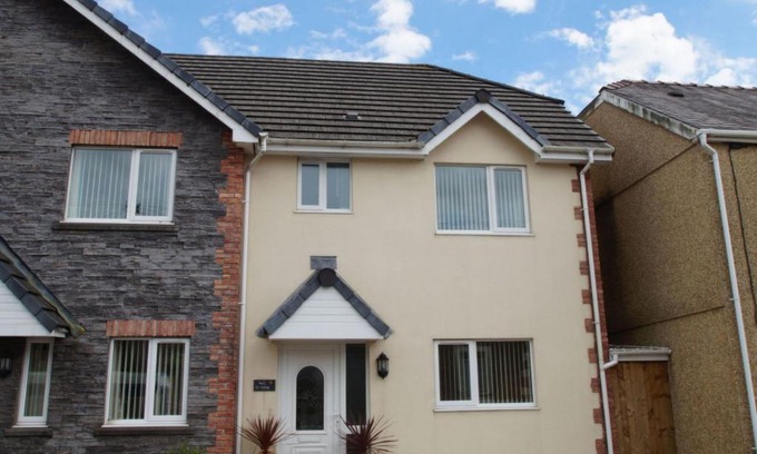 Ammanford Casa | Holiday Home Abernos