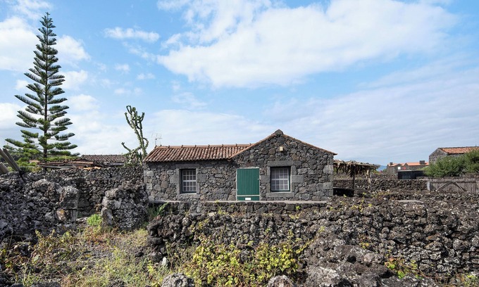Bandeiras Casa | Casa de vacaciones 'Adega Maciel' con vistas al mar, terraza privada y Wi-Fi