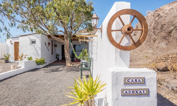 Tuineje Casa | Casa de vacaciones "Adonai" con vistas a la montaña, Wi-Fi, terraza y jardín