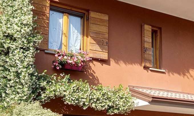 Alesso Casa | Casa de vacaciones 'Alle Porte Del Palar' con vistas a la montaña y balcón