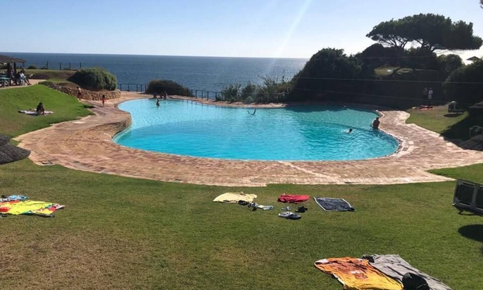 Prainha Casa | Casa de vacaciones "Alvor Prainha Beach House" con piscina, Wi-Fi, terraza y jardín