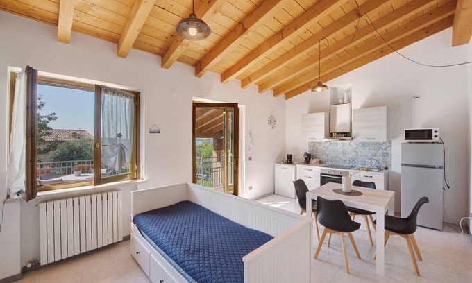 Montioni Casa | Casa de vacaciones 'Appartamenti Villa Fiorito' con vistas al lago, Wi-Fi y aire acondicionado