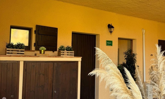 Arzachena Apartamento | Holiday Home 'Apple Green' with Mountain View, Wi-Fi and Air Conditioning