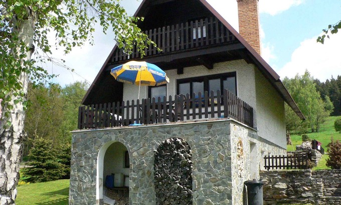 Marianska Casa | Casa vacacional en el bosque con chimenea y billar