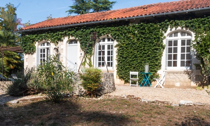 Jarnac Casa | Casa de vacaciones 'Au Bord De La Charente' con terraza privada y jardín privado