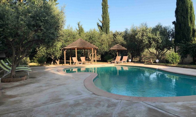 Le Val Casa | Holiday Home 'Au Écuries Du Mas Di Gau' with Shared Pool, Wi-Fi and Air Conditioning