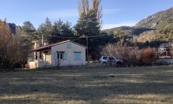 Peyroules Casa | Casa de vacaciones 'Aux Portes Des Gorges Du Verdon' con vistas a la montaña y terraza privada