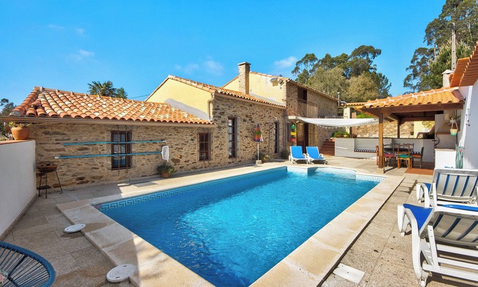 Rates Casa | Casa de vacaciones 'Azenha Da Lagoa Negra' con vistas al lago, piscina privada y Wi-Fi