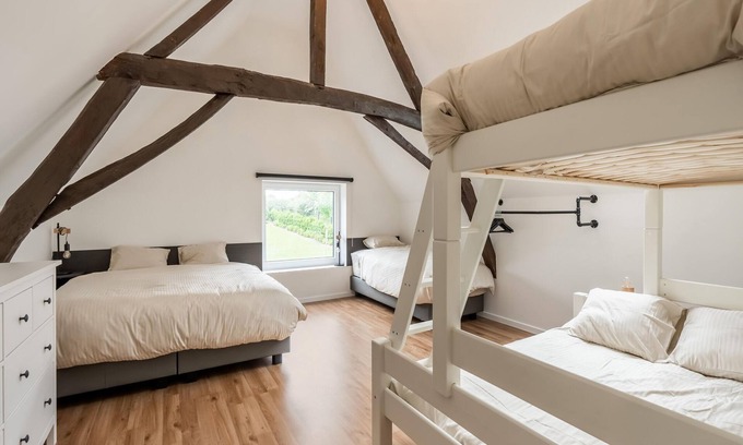 Mont-de-l'Enclus Casa | Holiday home in Mont de l'Enclus with garden