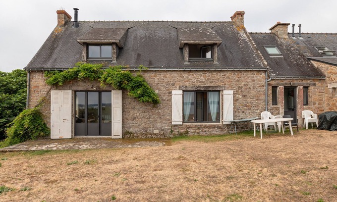 Ile-aux-Moines Casa | Holiday Home 'Belle Familiale' with Sea View, Private Terrace and Wi-Fi