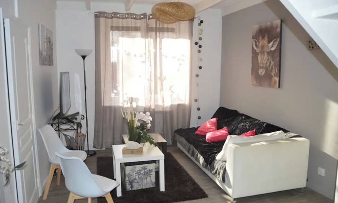 Pelussin Casa | Casa de vacaciones 'Belle Maison De Village Avec Jardin' con terraza privada, jardín privado y Wi-Fi