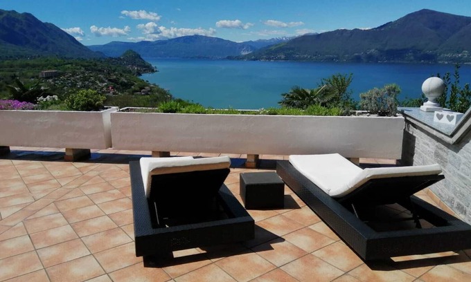 Brezzo di Bedero Casa | Casa de vacaciones 'Belvedere36' con vistas al lago, garaje y aire acondicionado