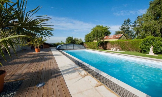 Neant-sur-Yvel Casa | Casa de vacaciones 'Bretagne Brocéliande' con piscina compartida, terraza privada y Wi-Fi