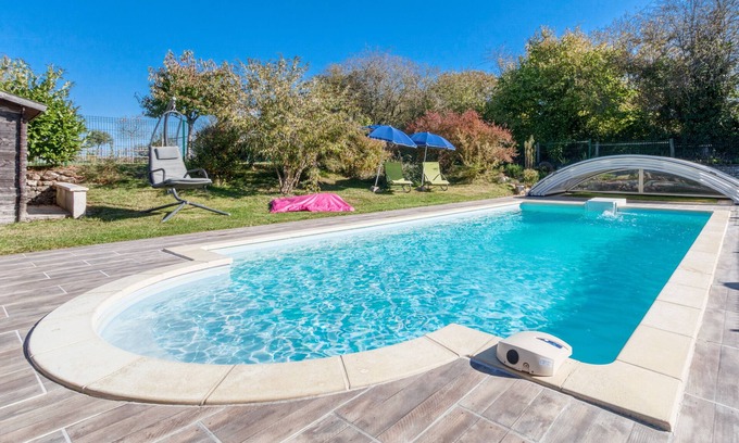 Noyant-Villages Casa | Casa de vacaciones 'Gîte Bricabroc' con piscina compartida, terraza privada y Wi-Fi