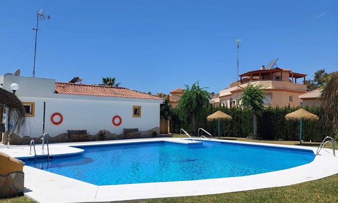 Velez-Malaga Casa | Casa de vacaciones 'Brisa Del Mar' con terraza, jardín y Wi-Fi