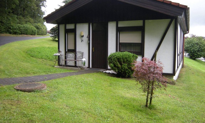 Dipperz Casa | Casa de vacaciones 'Bungalow 21' con jardín comunitario y Wi-Fi