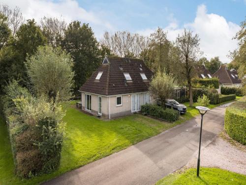 Eernewoude Casa | Holiday Home Bungalowpark It Wiid by Interhome