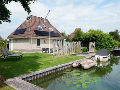 Eernewoude Casa | Holiday Home Bungalowpark It Wiid by Interhome