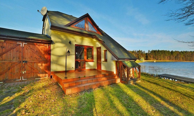 gmina Manowo Casa | Casa junto al lago Rosnowskie con barco