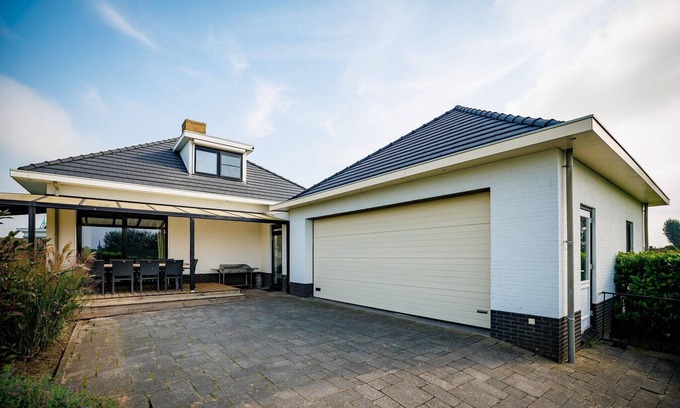 Maurik Casa | Casa Vacacional en Marina con Sauna y Juegos