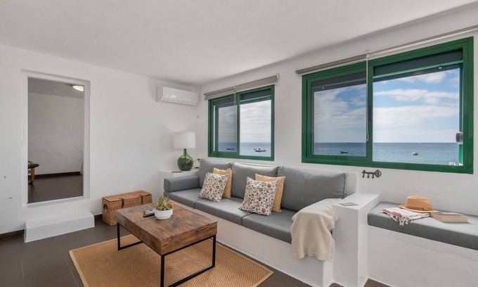 Playa Quemada Casa | Holiday Home 'Callao 2' with Sea View, Wi-Fi and Air Conditioning