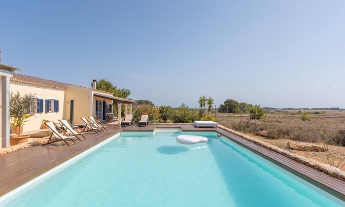 Pilar de la Mola Casa | Casa de vacaciones 'Can Juan Pedro' con vistas al mar, Wi-Fi y aire acondicionado