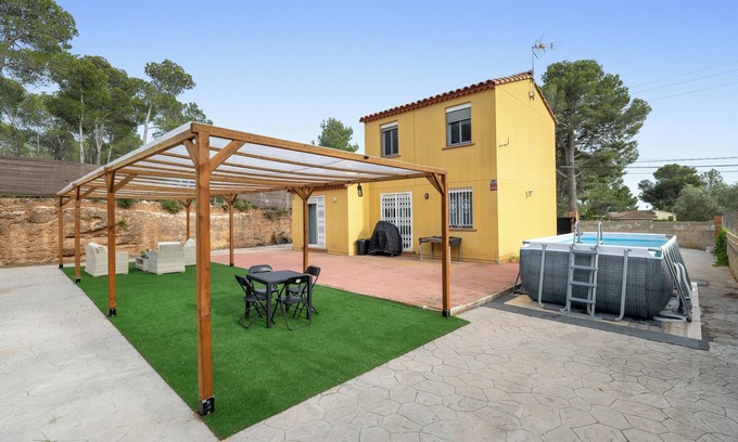Cabra del Camp Casa | Casa de vacaciones 'Casa Scarlet' con terraza privada, jardín privado y Wi-Fi