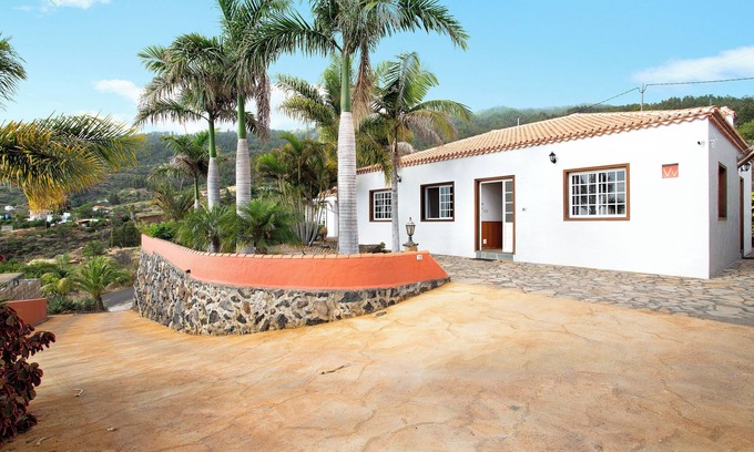 Tijarafe Casa | Casa de vacaciones 'Casa Ariadna' con vistas al mar, jardín privado y Wi-Fi