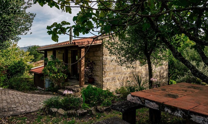 Arcos de Valdevez Casa | Casa de vacaciones 'Casa Das Lapas' con vistas a la montaña, terraza privada y Wi-Fi