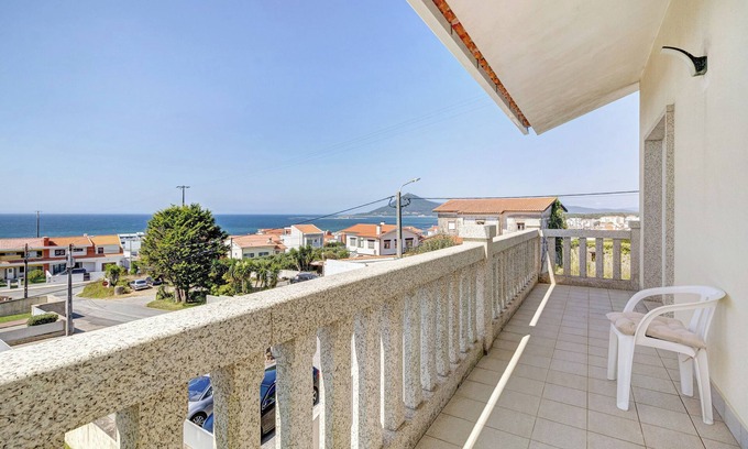 Caminha Casa | Casa de vacaciones 'Casa Dona Lola' con vistas al mar, piscina privada y Wi-Fi