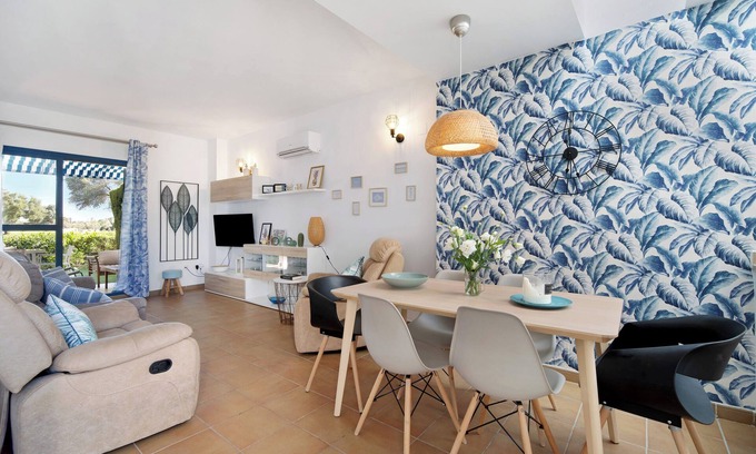 Rota Casa | Casa vacacional 'Casa En Costa Ballena' con piscina compartida, terraza privada y aire acondicionado