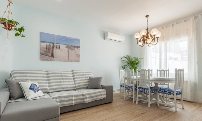 Canet de Mar Casa | Holiday Home 'Casa Fina' with Private Terrace, Wi-Fi and Air Conditioning