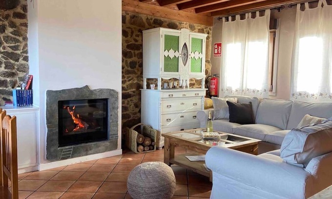 La Horcajada Casa | Casa de vacaciones 'Casa Rural Lucia' con vistas a la montaña, terraza privada y Wi-Fi