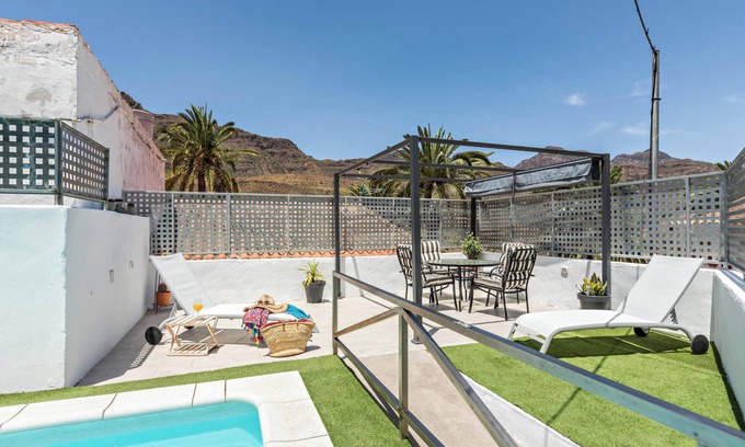 La Sorrueda Chalet De Esquí | Casa de vacaciones 'Casa La Huertecilla' con piscina privada