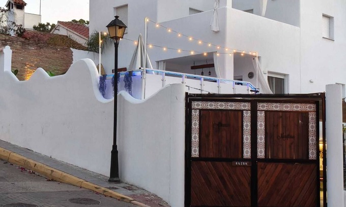 Punta Umbria Casa | Casa de vacaciones 'Casa Alhamar' con piscina privada, Wi-Fi y aire acondicionado