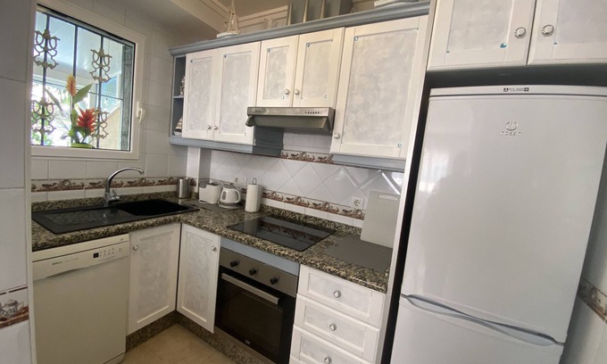 San Fulgencio Casa | Holiday Home 'Casa Palma' with Shared Pool, Wi-Fi and Air Conditioning