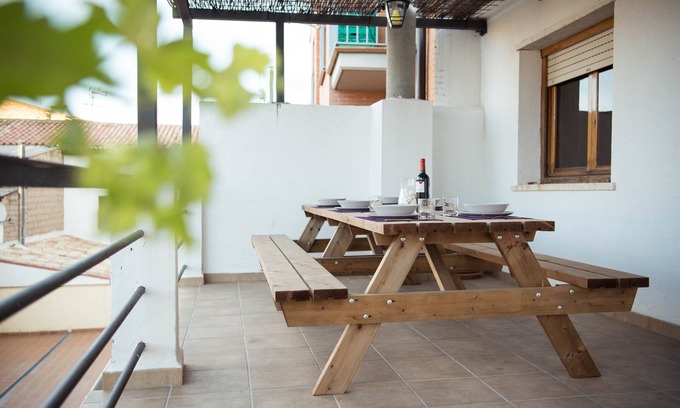 Valderrobres Casa | Casa de vacaciones 'Casa Herrero' con terraza privada, balcón y Wi-Fi